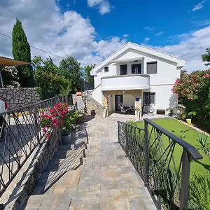 apartments-rajna-cizici.primorje-gorskikotar.com/